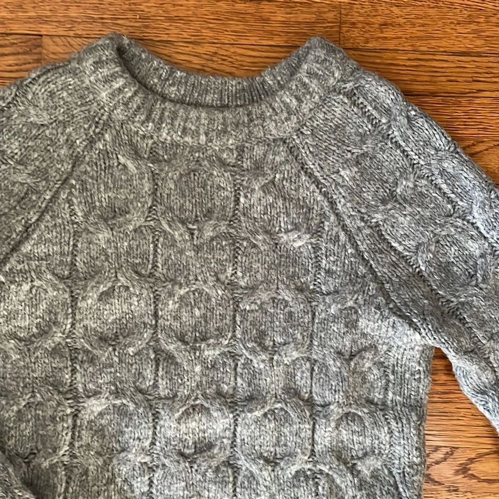 Grey abercrombie sweater - Picture 3 of 9